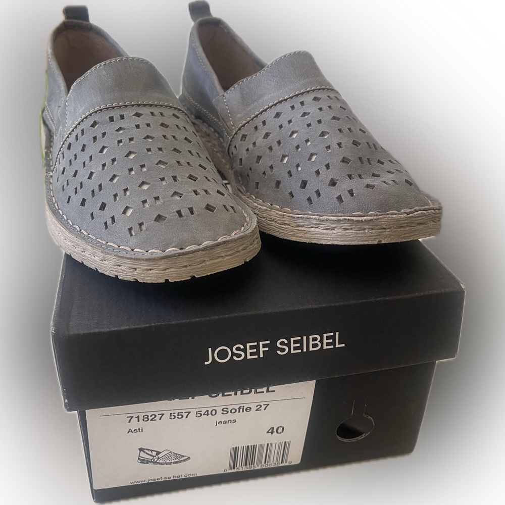Joseph Seibel slip on. Size 9M